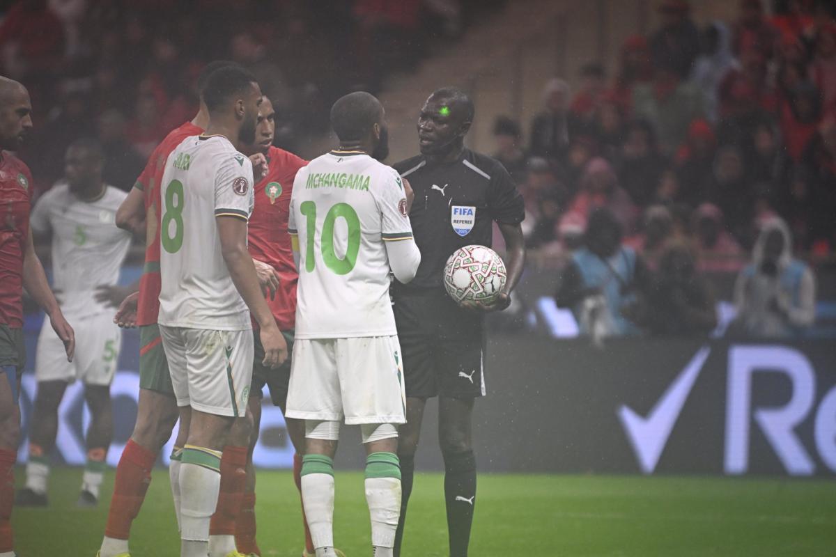 découvrez les défis rencontrés par les arbitres lors de la can 2025 et l'impact sur le déroulement des matchs.