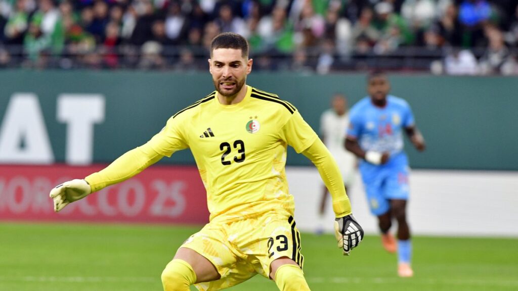 découvrez pourquoi l'algérie fait face à une amende de 100 000 $ imposée par la caf en 2025, les causes et les conséquences de cette décision.