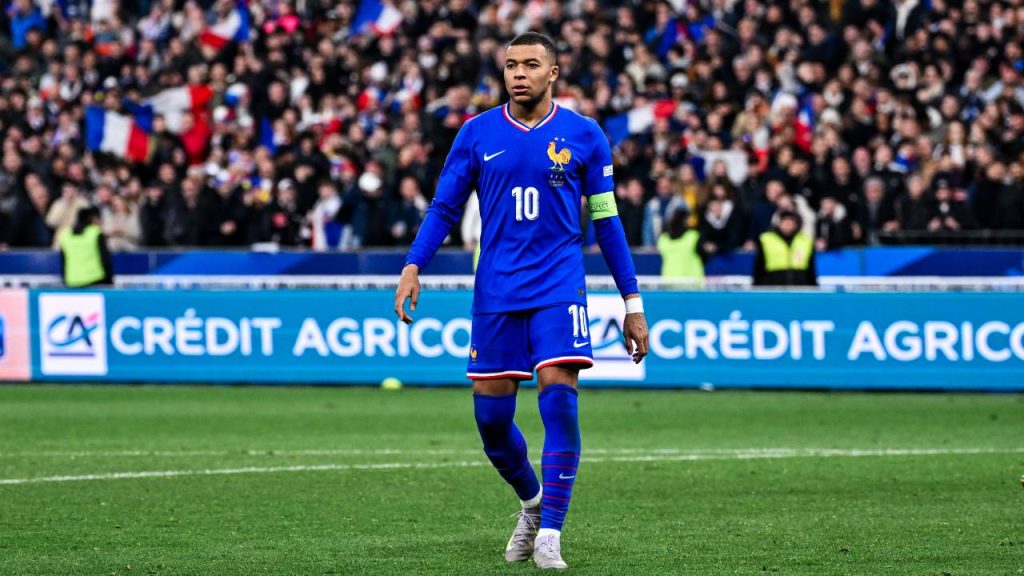 kylian mbappé exprime son point de vue sur un problème global révélateur suite à la défaite de son équipe contre benfica.