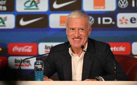 l'ouverture de deschamps ravive le débat autour de la composition et des performances de l'équipe de france.