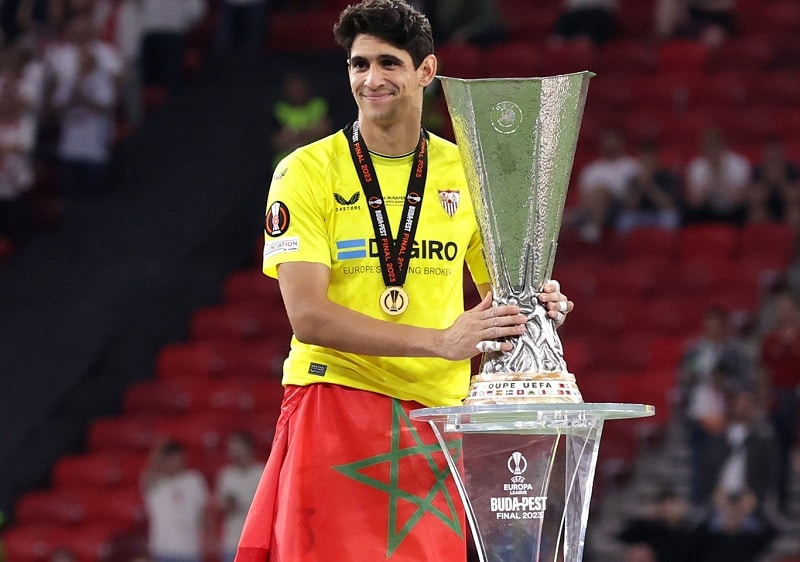 découvrez pourquoi yassine bounou a été sacré meilleur gardien de l'afcon 2025, grâce à ses performances exceptionnelles et son rôle clé dans le tournoi.